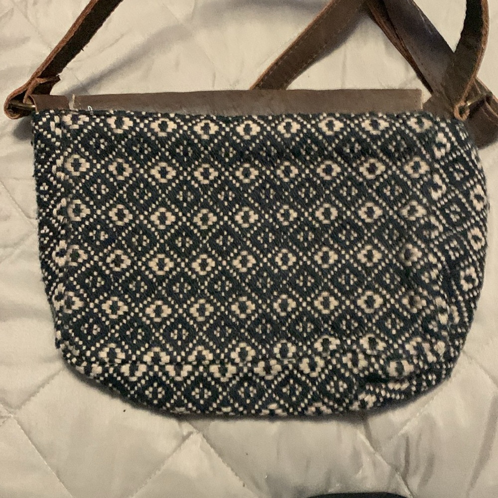 Crossbody - Picture 3 of 4